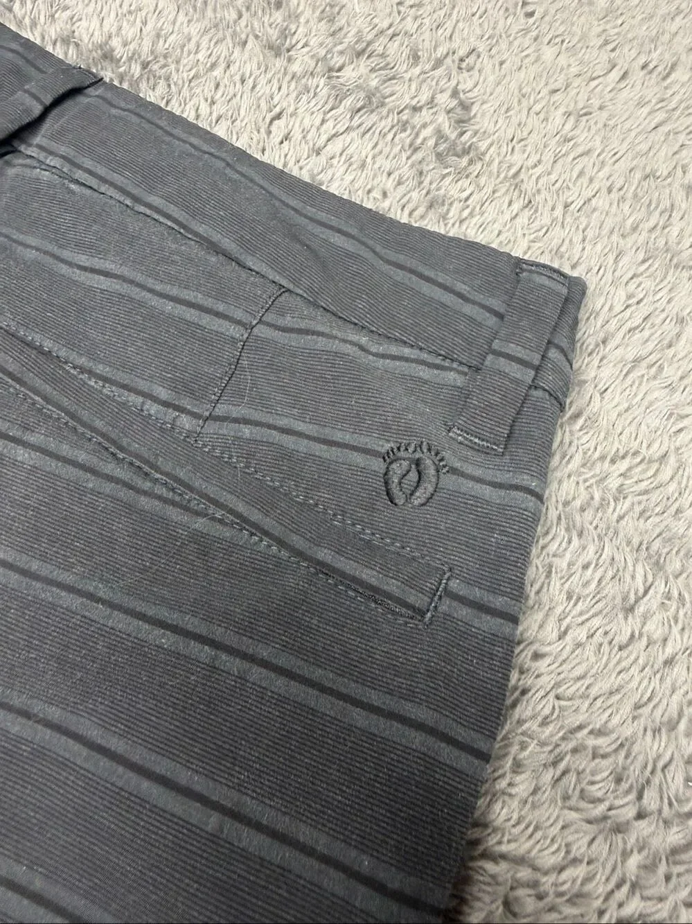 Hang Ten Men's Shorts Size 34 in excellent shape!